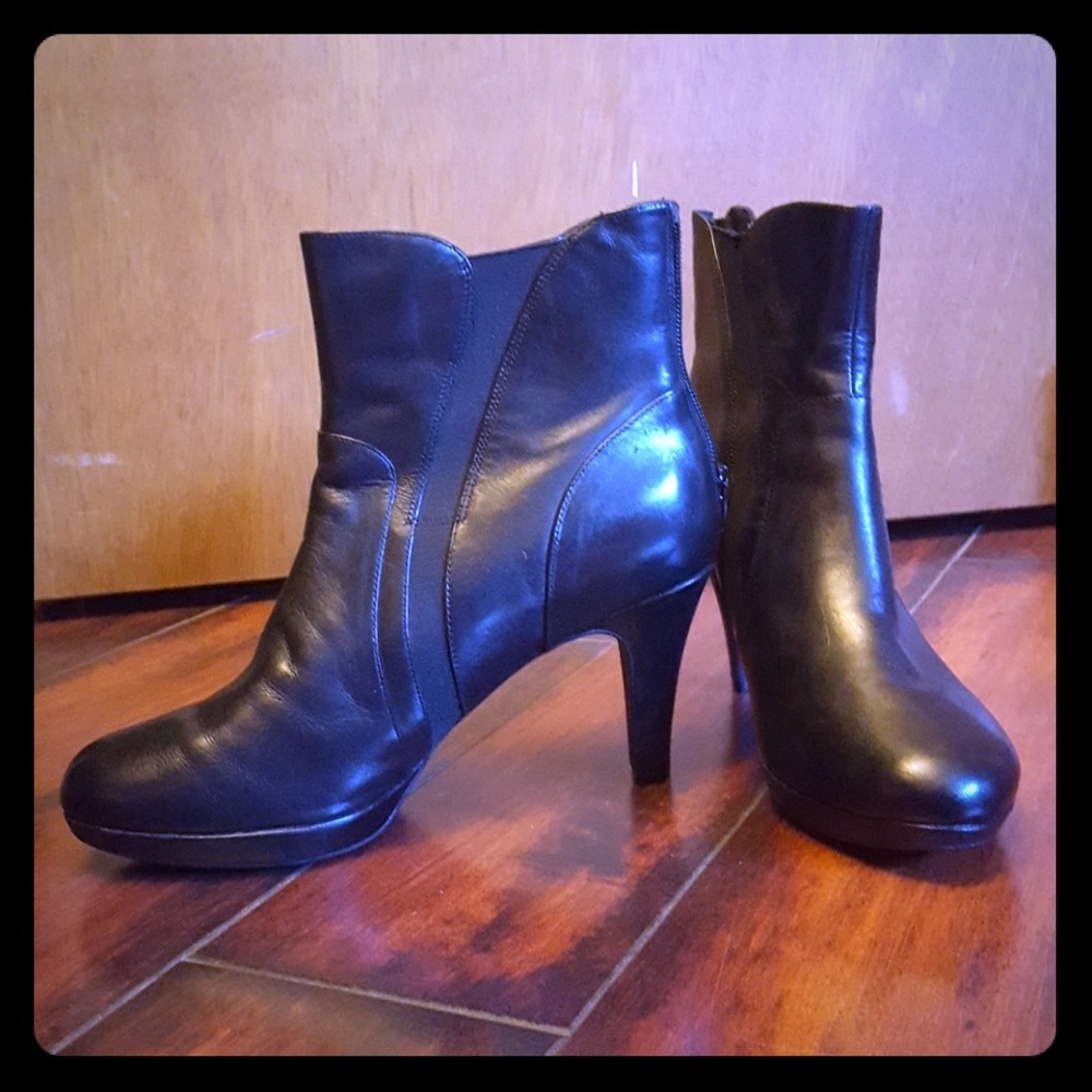 Clarks Indigo high ankle booties